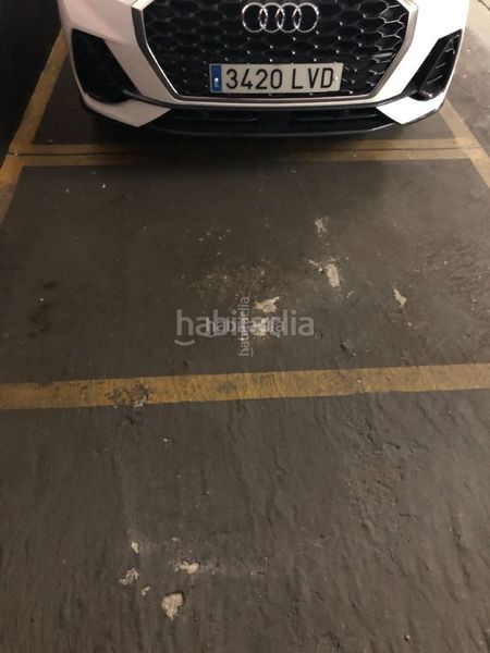 Foto 0d3a5ebc-6559-4872-8799-3eba9d0ec89d. Motorradparkplatz in calle de santa hortensia 62 in Madrid