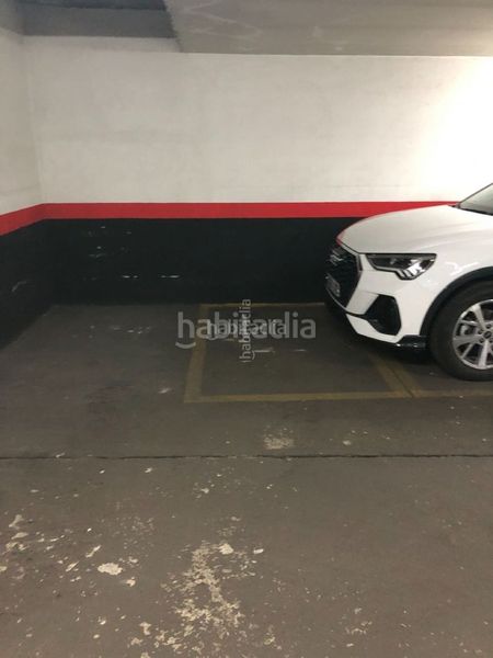 Foto fb0a87b5-e254-4de1-9307-82b65c413471. Motorradparkplatz in calle de santa hortensia 62 in Madrid
