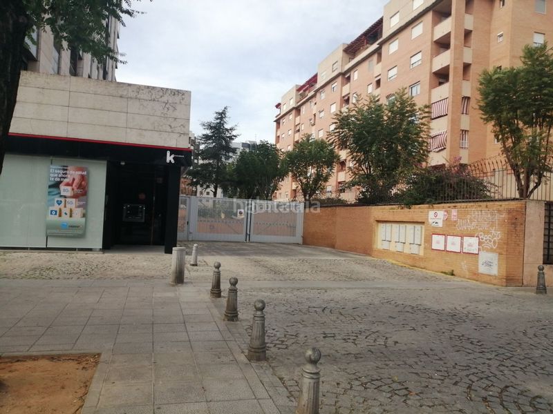 Foto 9a9a198c-d35a-48d5-a386-aa715f1e11c9. Parking coche en calle doctor ordóñez de la barrera 2 plaza de garaje en 2 planta. edificio ramade. en Sevilla