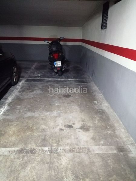 Foto d30804a6-610c-4409-bfb9-273ebb90242c. Parking coche en calle doctor ordóñez de la barrera 2 plaza de garaje en 2 planta. edificio ramade. en Sevilla