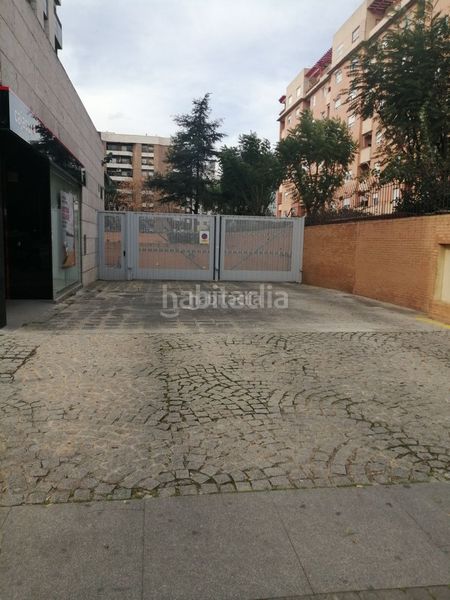 Foto ddc210e8-ecde-4fb4-8725-3760fbc8536e. Parking coche en calle doctor ordóñez de la barrera 2 plaza de garaje en 2 planta. edificio ramade. en Sevilla