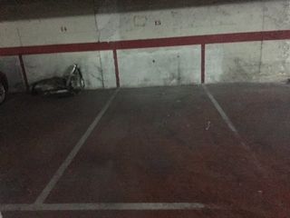 Parking coche en Av. pearson, 1. Parking cerca campo de futbol, con dos entradas