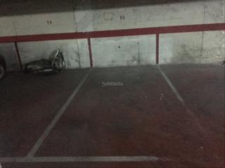 Aparcament cotxe a Avinguda pearson 1. Parking cerca campo de futbol, con dos entradas