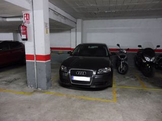 Parking coche en Carrer emporda, 6. Plaza de parking centrica