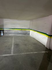 Rent Car parking in Carrer esperança, 89. Plaza grande cómoda c/esperança 89