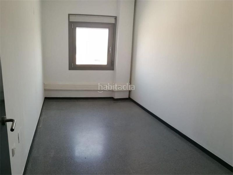 Foto 3a9d30d1-b282-4561-b109-576fd3c18887. Büro in avenida de la industria 10 in Gelves