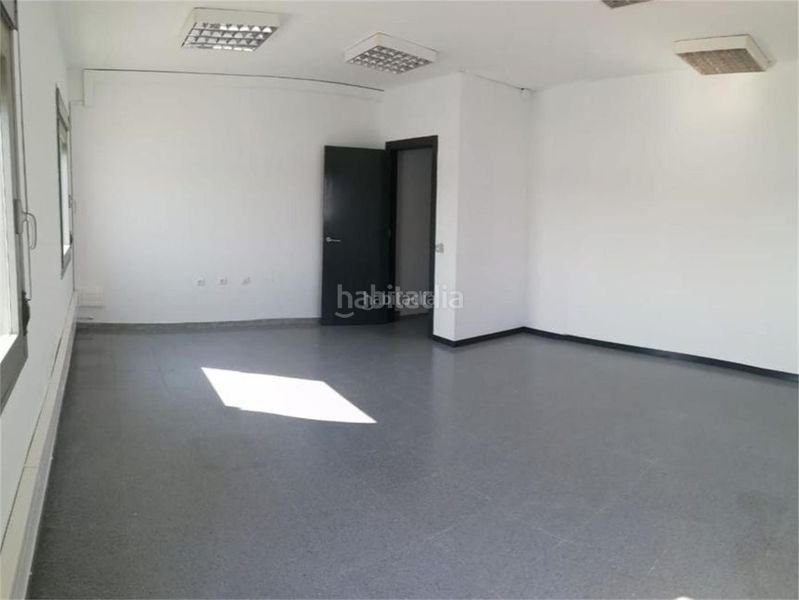 Foto 8c010f00-0e94-4269-a308-e9778867ff79. Büro in avenida de la industria 10 in Gelves
