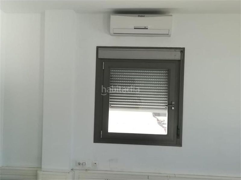 Foto e074218a-ae89-4656-b073-bd0dd171c75e. Büro in avenida de la industria 10 in Gelves