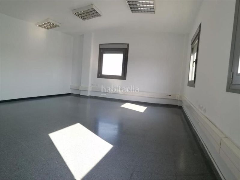 Foto fdd07659-5640-4ccc-8df7-9b6a21ff6604. Büro in avenida de la industria 10 in Gelves