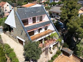 Casa en Avinguda de can montmany 28. Preciosa casa independiente en av can montmany