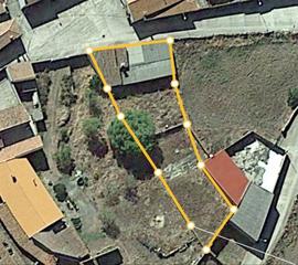 Terreny residencial a Calle la fuente 8. Almacen habitable.