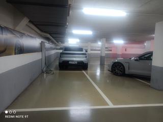 Miete Autoparkplatz in Carrer de parís 123. Alquiler plaza parking coche, moto y trasteros