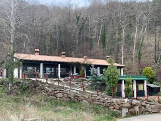 Casa a Avinguda font de la mona 8. Finca con dos viviendas independientes