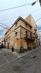 Casa en Carrer nou 29. Casa con vivienda, local comercial y almacén