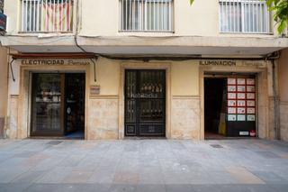 Local Comercial a Avinguda blasco ibáñez 48. Local de electricidad amplio y adaptado