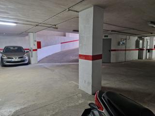 Miete Autoparkplatz in Calle doctor luis calandre 46. Superfácil de aparcar junto a ascen de acceso.