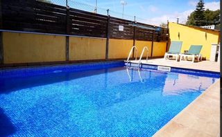 Alquiler Chalet en Carrer llorenç, s/n. Preciosa casa con piscina, wifi y parque privado