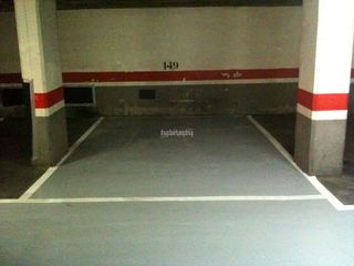 Lloguer Aparcament cotxe a Carrer del cinca 25. Parking amplio