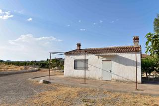 Casa a Avenida de los cortijos 1. Casa rural con terreno 2.200m2