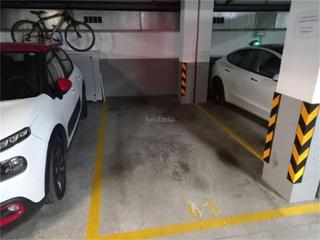 Aparcament cotxe a Carrer de salvador espriu 23. Coll favà / carrer de salvador espriu