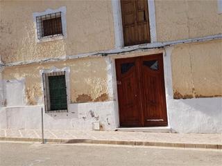 Piso en Calle josé bernabéu 39. Montealegre del castillo / calle veterinario juan