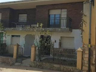 Casa adossada a Calle calzada congost 103. Ayoó de vidriales / calle calzada congost