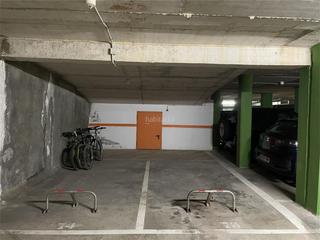 Aparcament cotxe a Carrer de josep irla 7. Turó de can mates - carretera de rubí / carrer de
