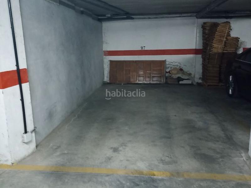 Foto b373a817-a7d6-4f74-8fbf-02baa4e9d87e. Aparcament cotxe a avenida mariana pineda 35 a Guadix