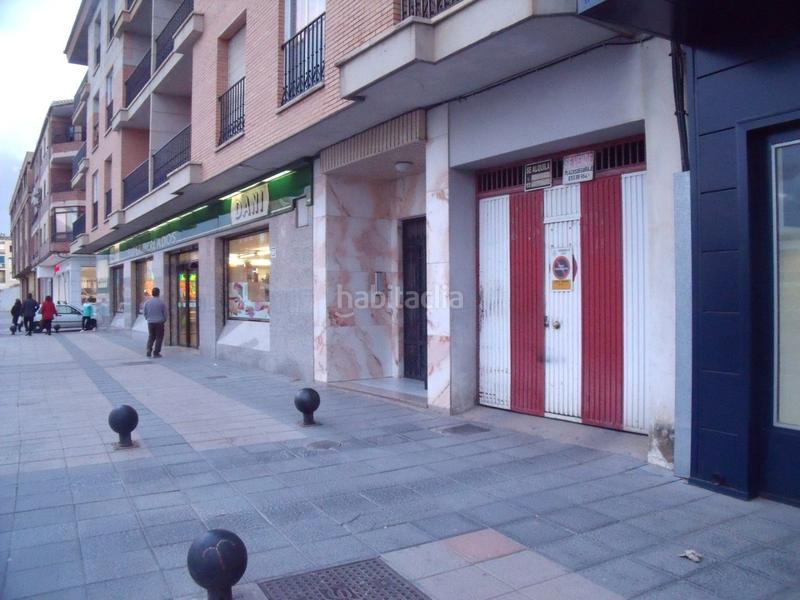 Foto cff8e034-94e8-4374-8af3-6032a6fb399d. Aparcament cotxe a avenida mariana pineda 35 a Guadix