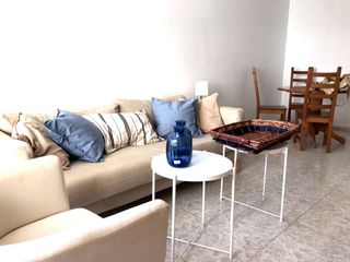 Alquiler Piso en Carrer reina constança, 26. Bonito piso muy bien situado