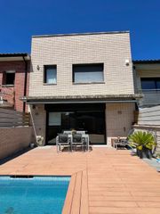 Casa pareada en Carrer rei ferran d, 56. Preciosa casa moderna en poble sec