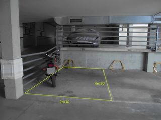 Parking coche en Carrer lleida, 35. Plazas de parking bien situadas