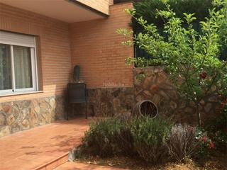 Maison jumelée à Calle carretera 2. Los navalucillos / calle carretera