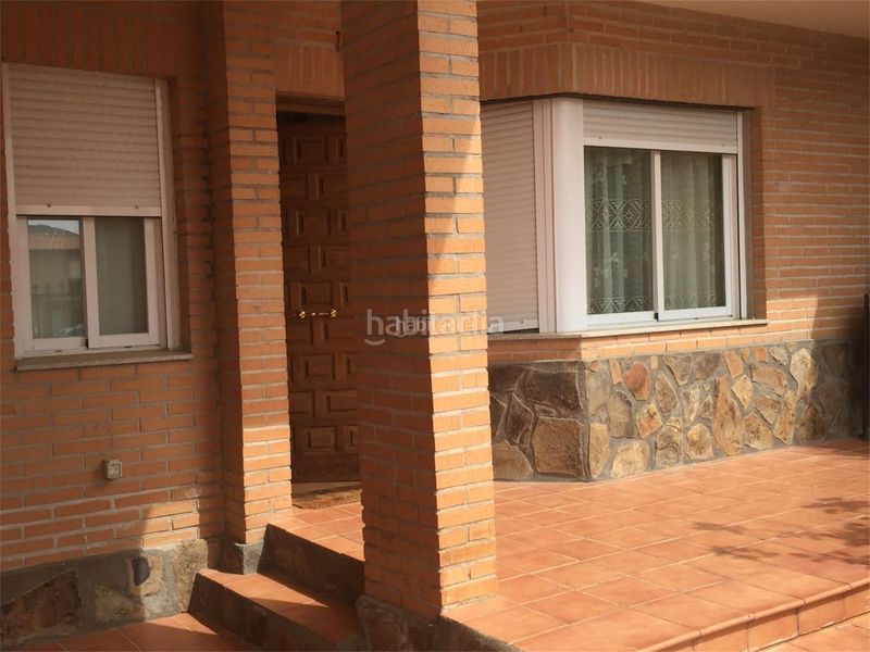 Foto ae6b9d76-6f31-4c17-b092-2d323cf37d82. Reihenhaus in calle carretera 2 in Navalucillos (Los)