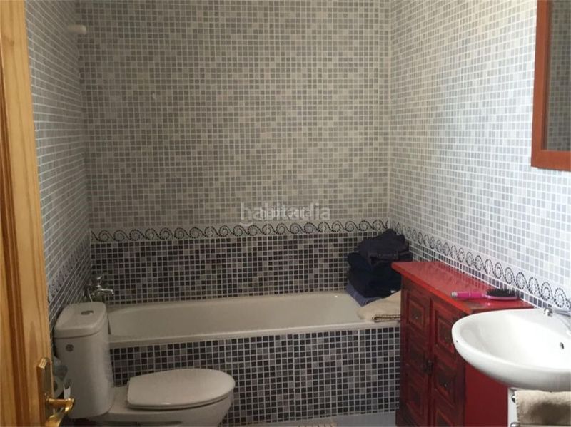 Foto fe883a6e-43a6-4b0f-8cd4-6488642c42fb. Reihenhaus in calle carretera 2 in Navalucillos (Los)