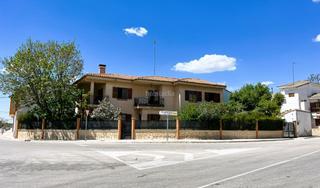 Xalet a Calle caudete 3. Exclusiva casa con jardín en el centro del pueblo