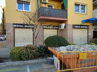 Local Comercial en Vivendes joan xxiii,. Local comercial en venda con alquiler en vigor!!