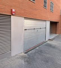 Aparcament cotxe a Carrer de maria aurèlia capmany 8. Plaza parking ámplia - fontsanta fatjó, cornellà