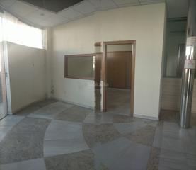 Lloguer Local Comercial a Avenida de chinales 45. El mejor sitio esquina profesor arnold j. toymbee