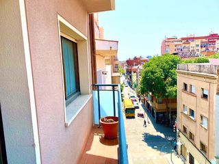 Alquiler Piso en Carrer saragossa, sn. Fantastico y luminoso piso en badalona