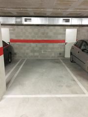 Alquiler Parking coche en Carrer bolivia, 37. Plaza de parking en finca nueva con ascensor
