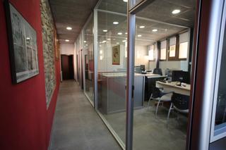 Office space in Carrer de l'estació 1. Local con i sin muebles, manparas