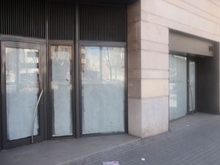 Lloguer Local Comercial a Ronda de zamenhof 85. ¡oportunidad única! espectacular local esquinero de 116 m² con 2