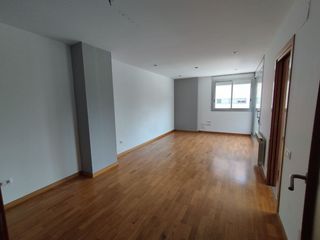 Miete Etagenwohnung in Carrer d'anna frank 2. Piso soleado de 3 habitaciones en can roca