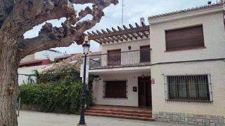 Chalet in Calle maestra ginesa méndez españa 15. Chalet en centro urbano en perfecto estado