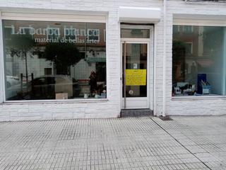Affitto Locale commerciale in Calle pérez de ayala 10. Amplio, luminoso y en muy buen estado