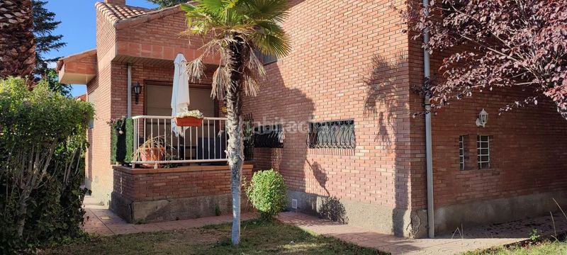 Foto c3e1d710-f697-4d00-b7d1-12c8e15e54f8. House in calle montes universales 8 in Utebo
