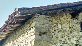 Casa adossada a Ugarte auzoa 26. Histórico mitad de caserío en gatika