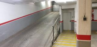 Aparcament cotxe a Carrer de rafael casanova 36. Parking en primera planta