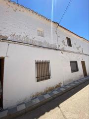 Casa pareada en Avenida generalisimo 1. Casa de pueblo para reformar